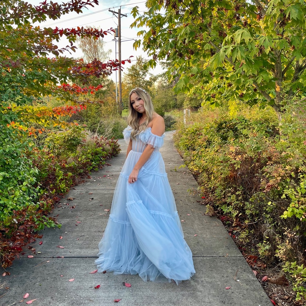 Milla Elegant Off-the-Shoulder Maxi Dress